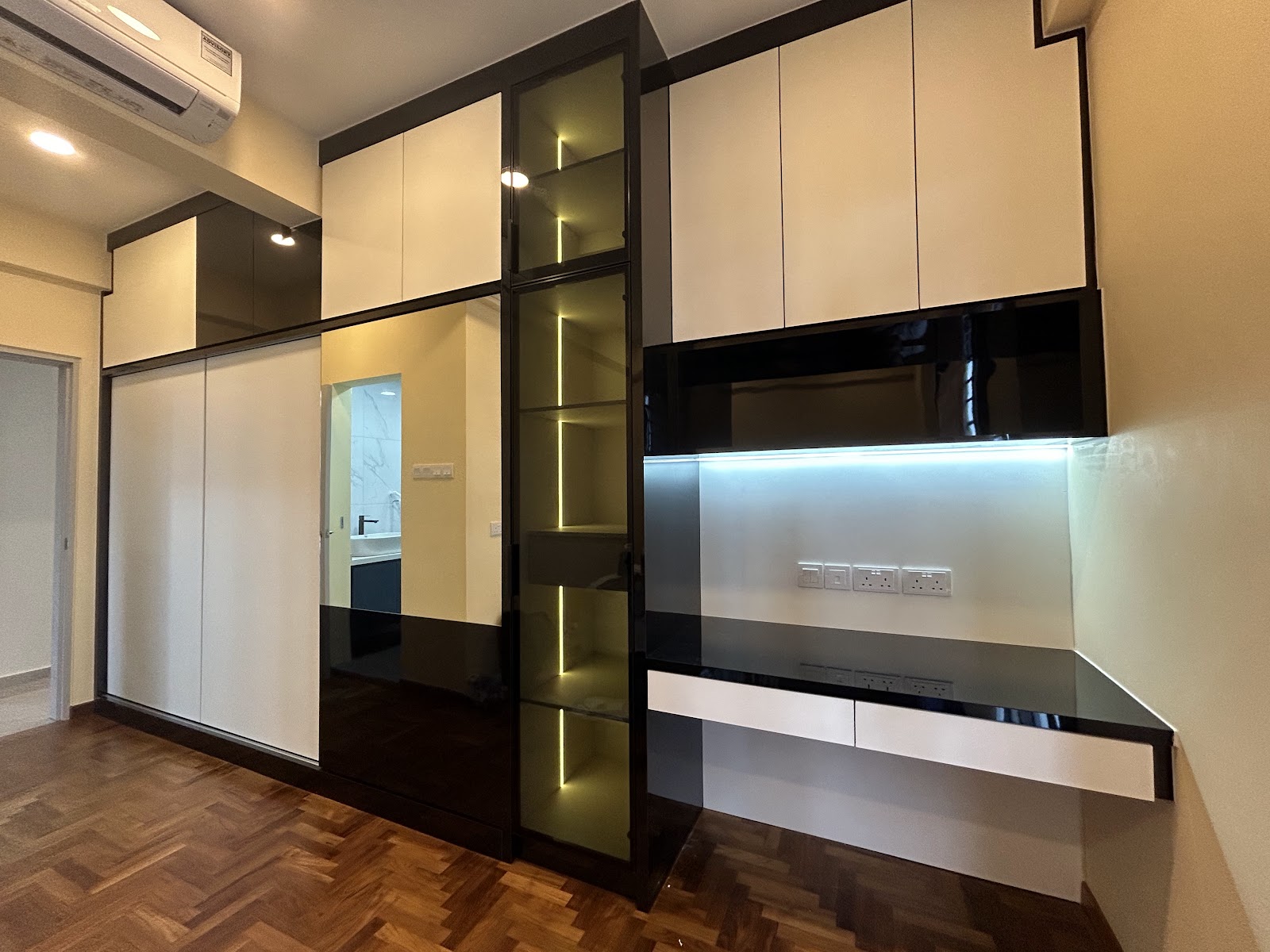 Aston Mansion | Residential | Condominium — photo 8